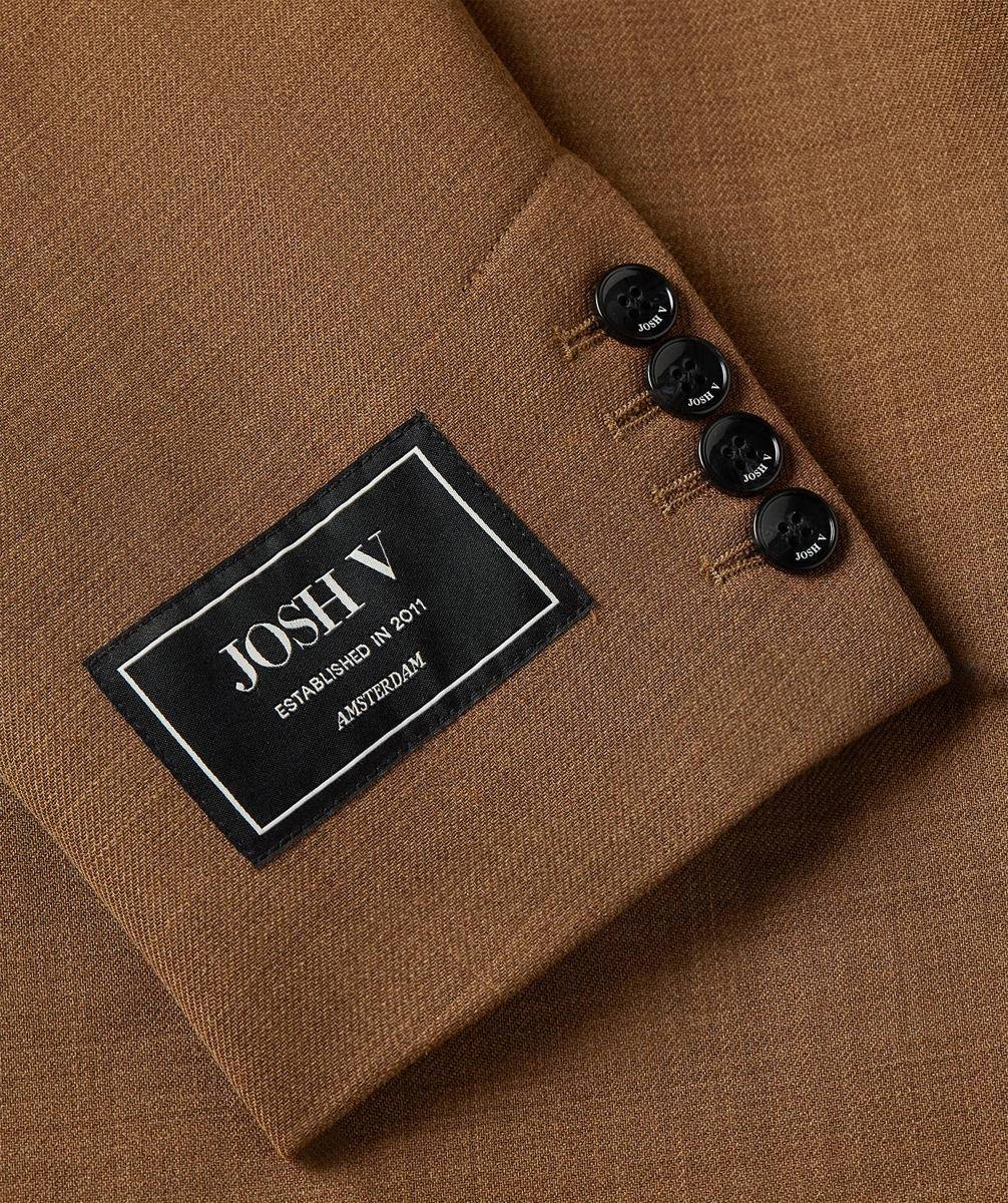 Josh V Mantel Annika Bruin 3