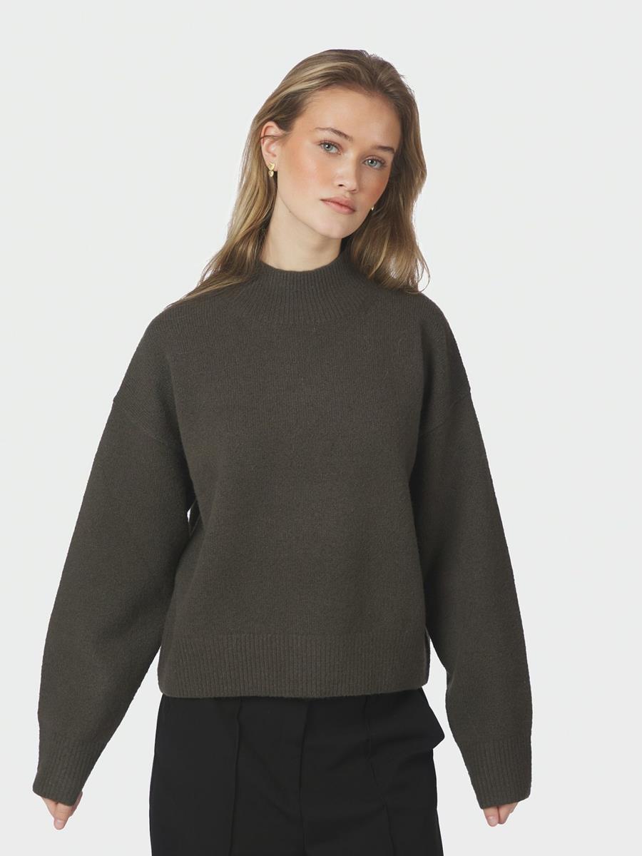 Neo Noir Sweater Paulina Groen 1