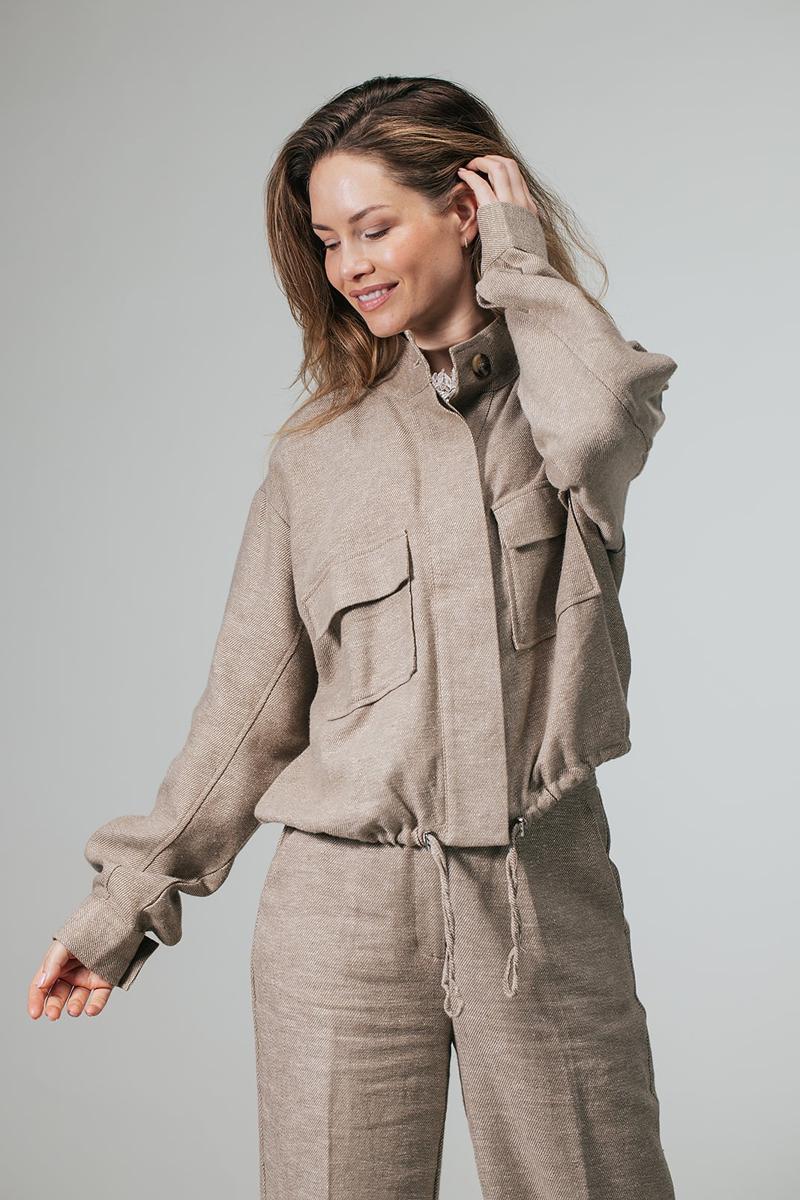 Label DOT Jack Lea Beige 1