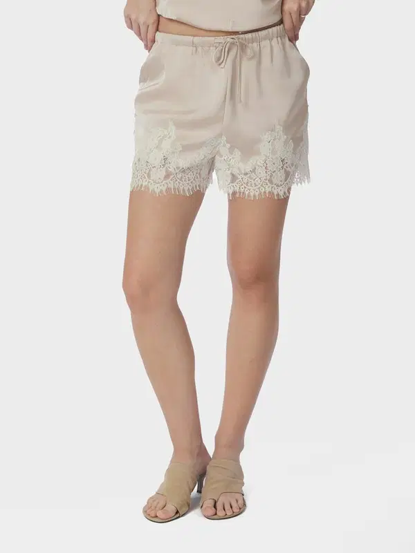 Neo Noir Short Siena Off-White 1
