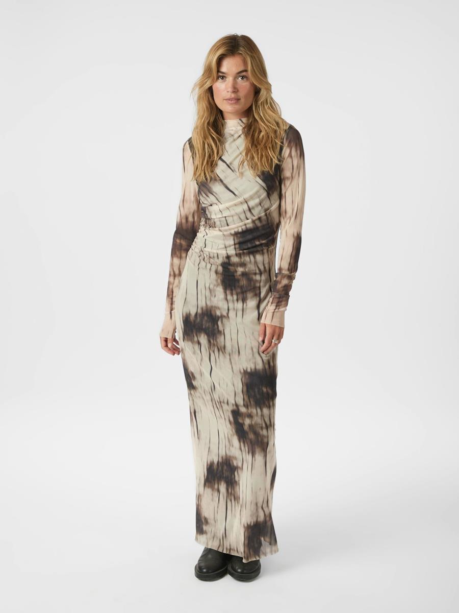 Neo Noir Jurk Onessa Bruin 1