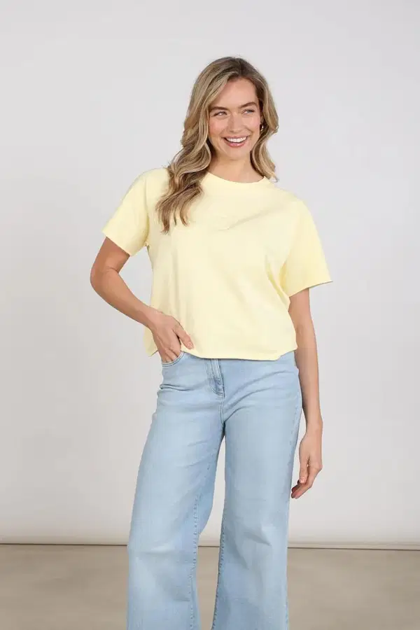 NUKUS Sweater Rosanne Geel  1