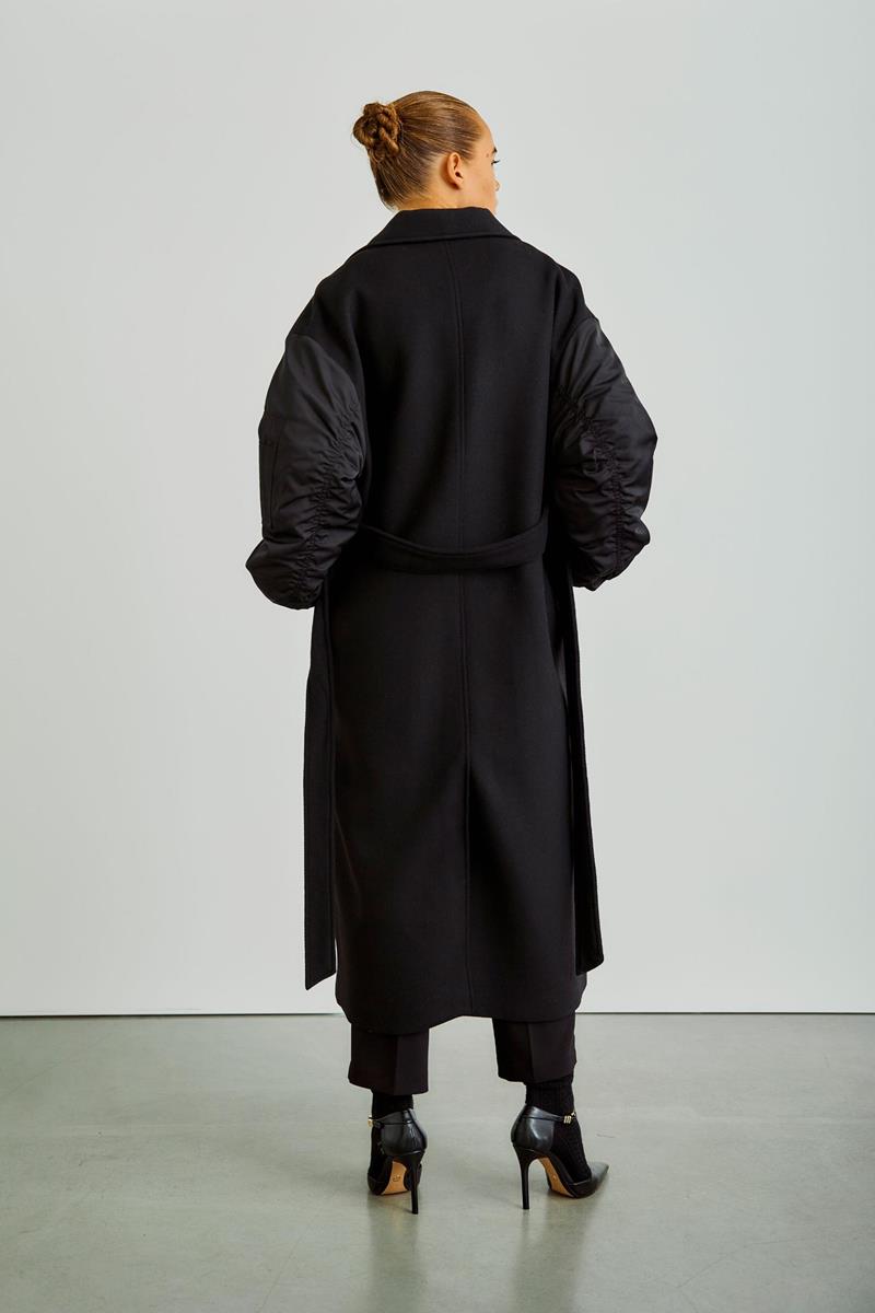 WithBlack Mantel Arcadia Zwart 3