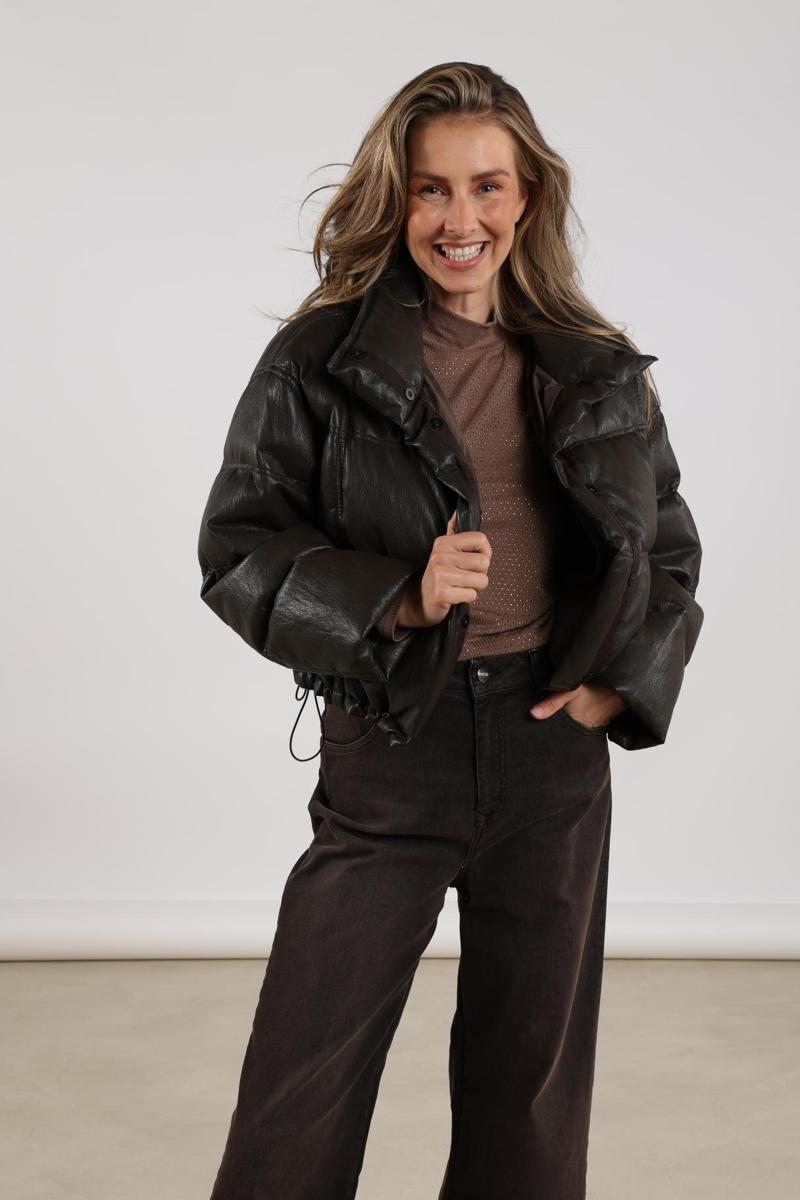 NUKUS Jas Leanne Bruin 1