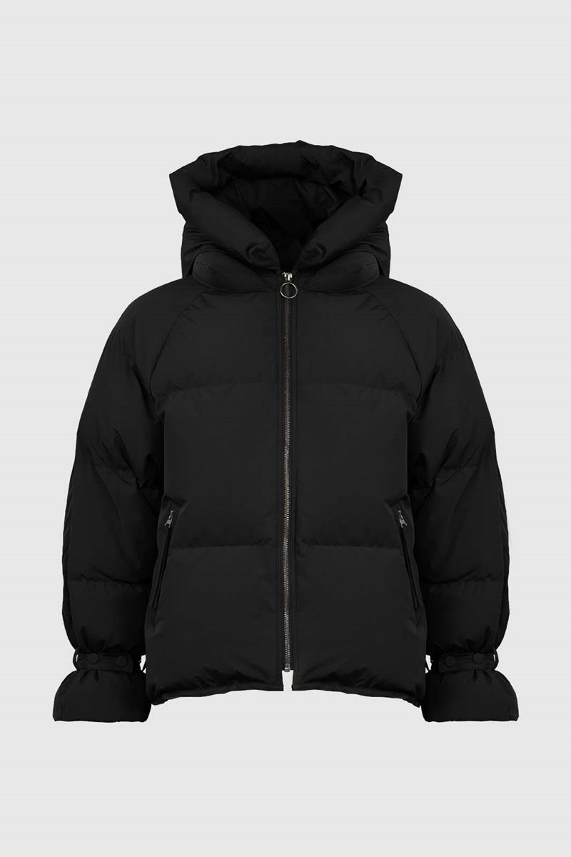 WithBlack Jas Kylie Zwart 2