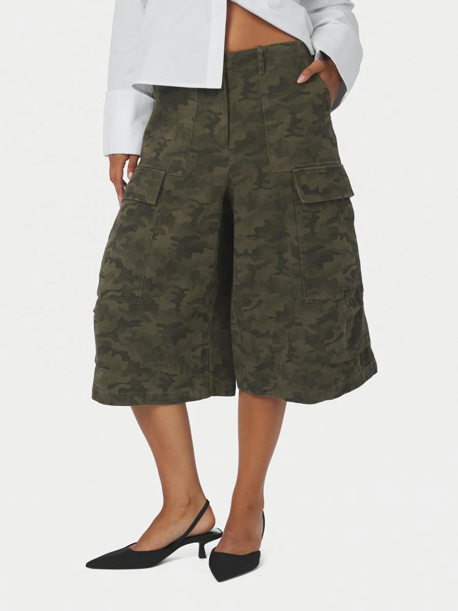 Neo Noir Short Islana Cam Groen 1
