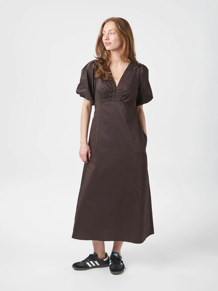 Neo Noir Jurk Illana Bruin 1