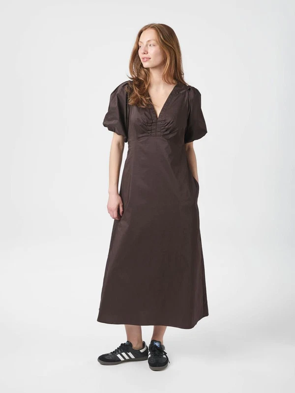 Neo Noir Jurk Illana Bruin 1