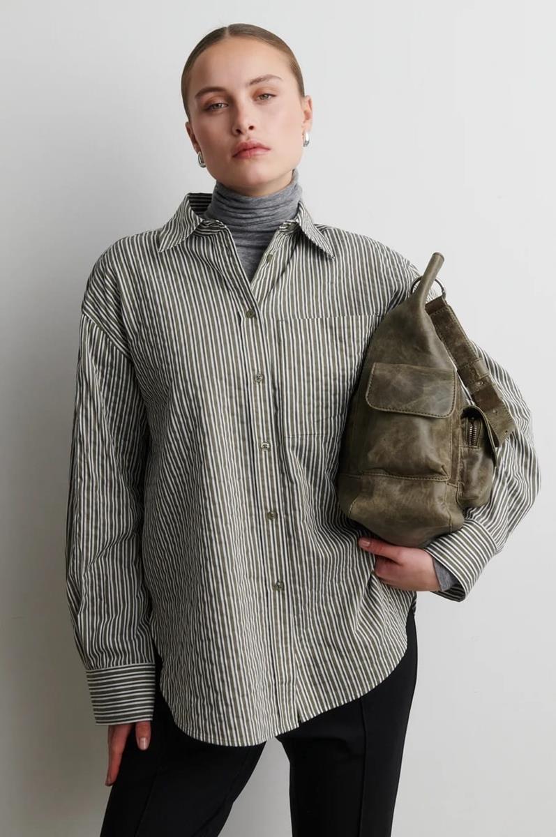 Second Female Blouse Vena Groen 1
