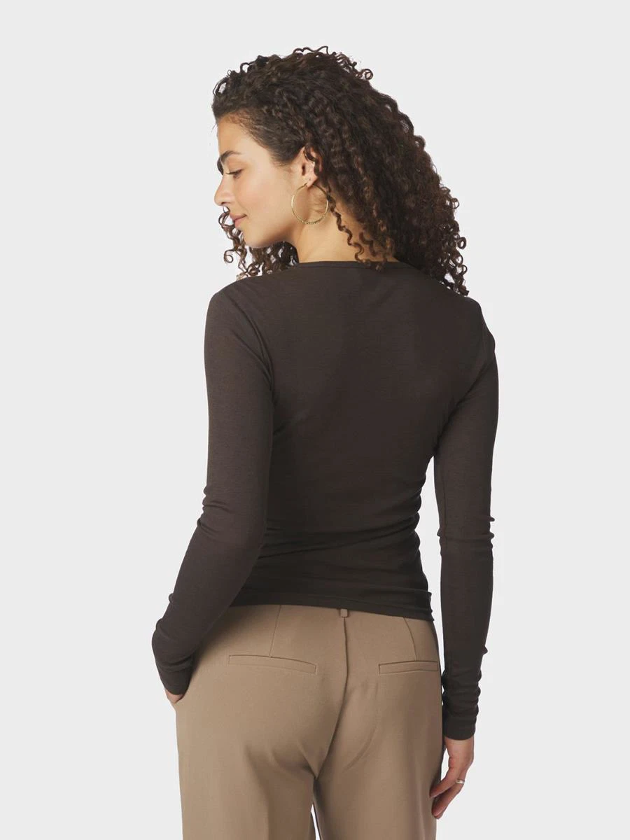 Neo Noir Longsleeve Nella Bruin 3