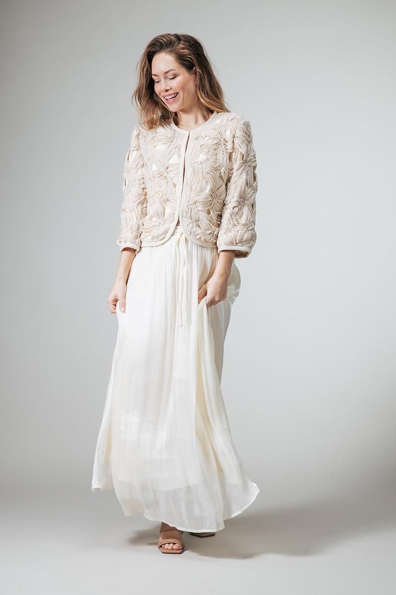 Label DOT Rok Emi Off-White 1