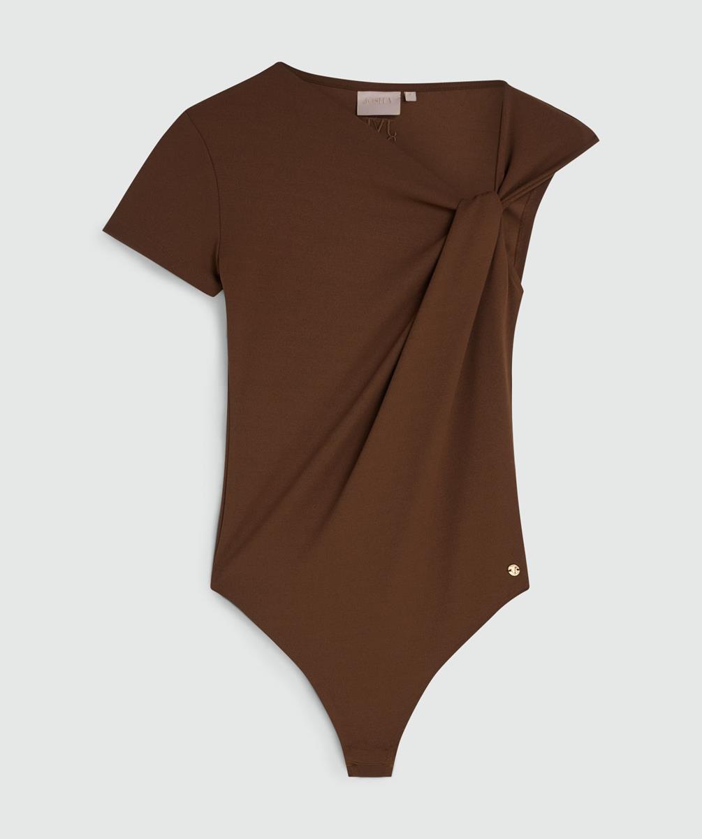 Josh V Body Levina Bruin 1