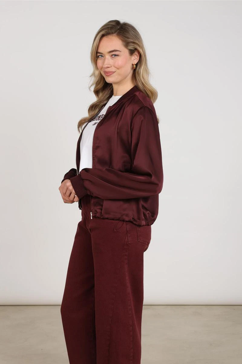 NUKUS Jack Dena Rood 5