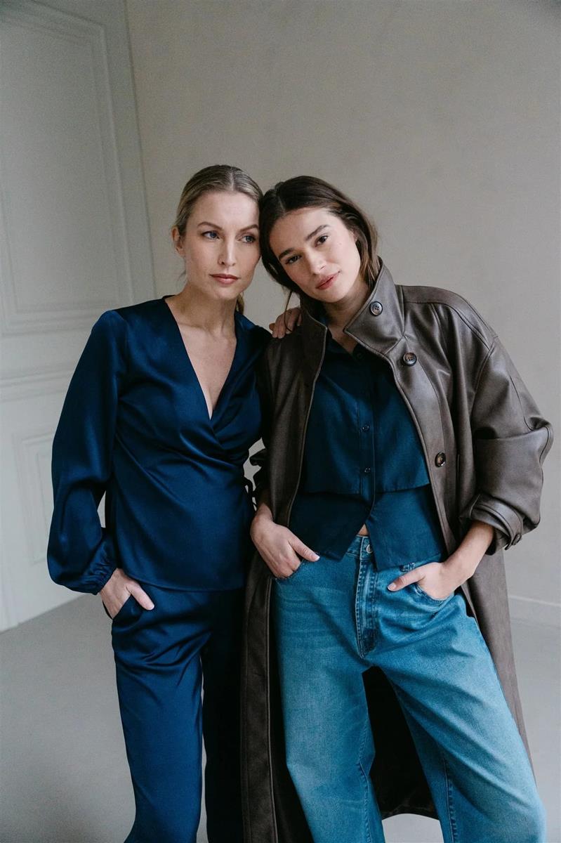 Aimée the Label Blouse Leah Blauw 1