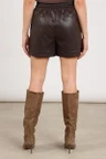 NUKUS Short Esmee Bruin 3
