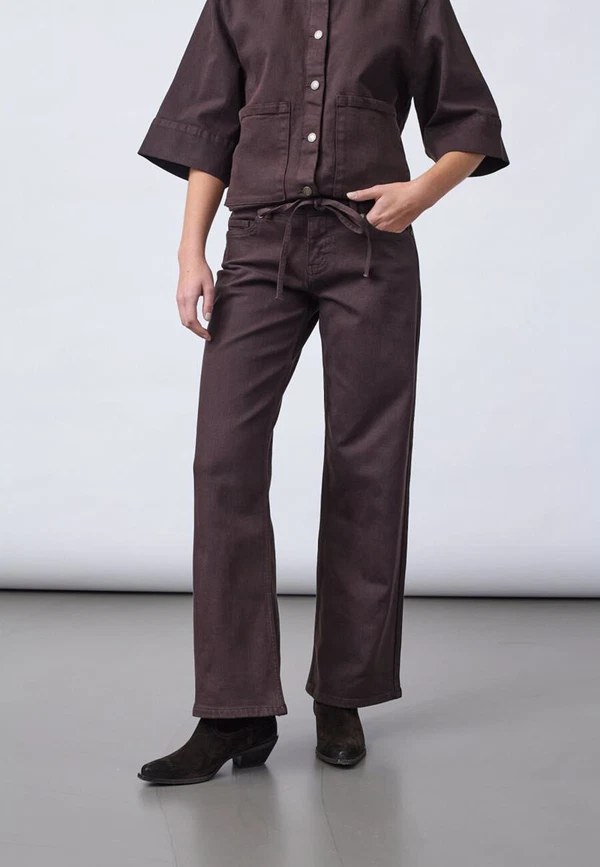 Sisters Point Jeans Onea-Belt-Je10 Bruin 1