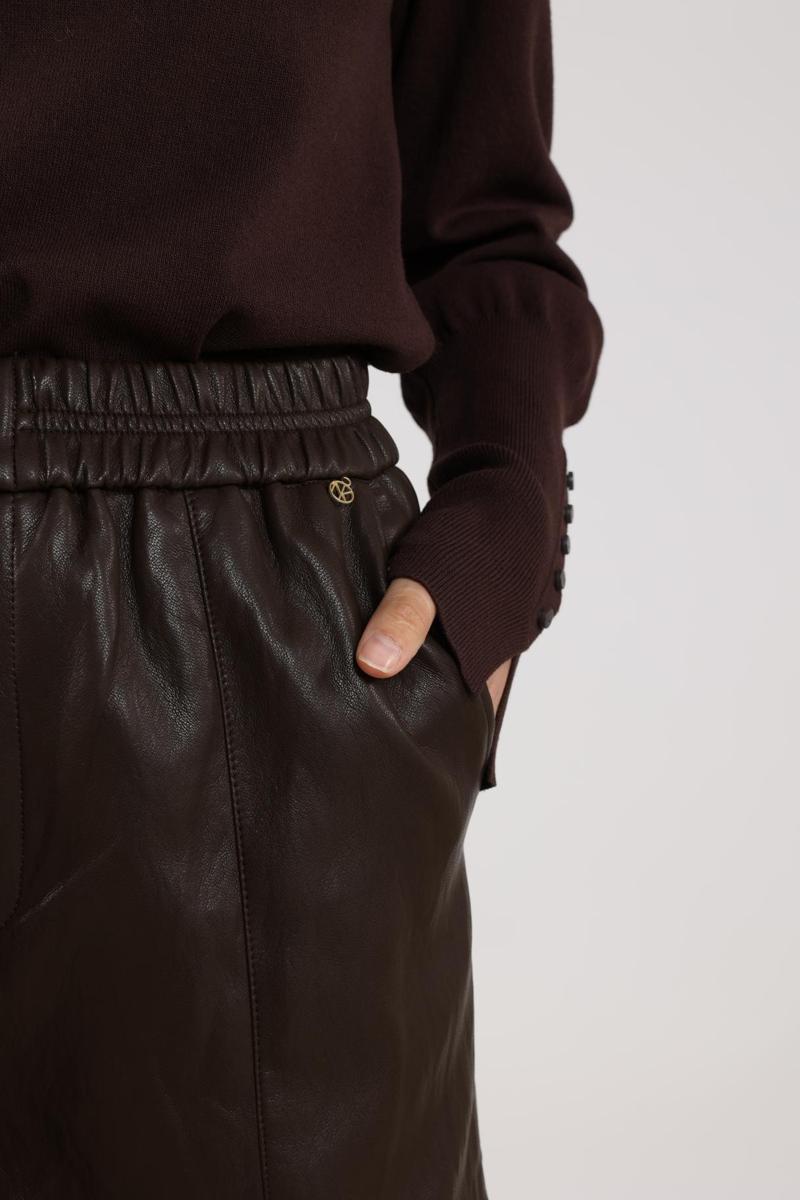 NUKUS Short Esmee Bruin 4