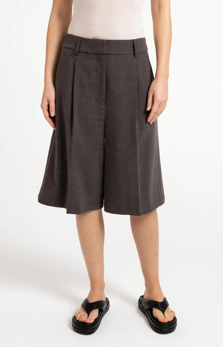 YAYA Short 01-321040-607 Bruin 1