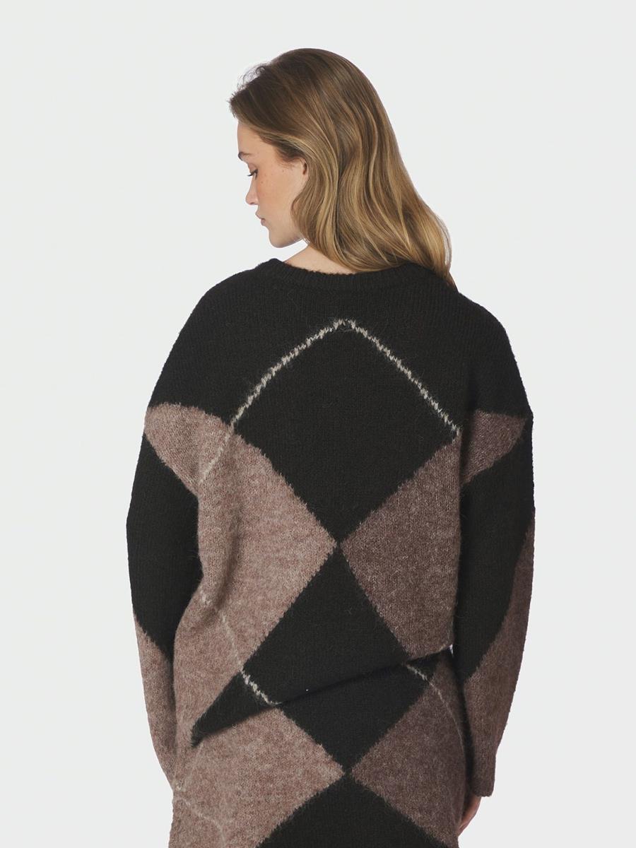 Neo Noir Sweater Inga Bruin 3