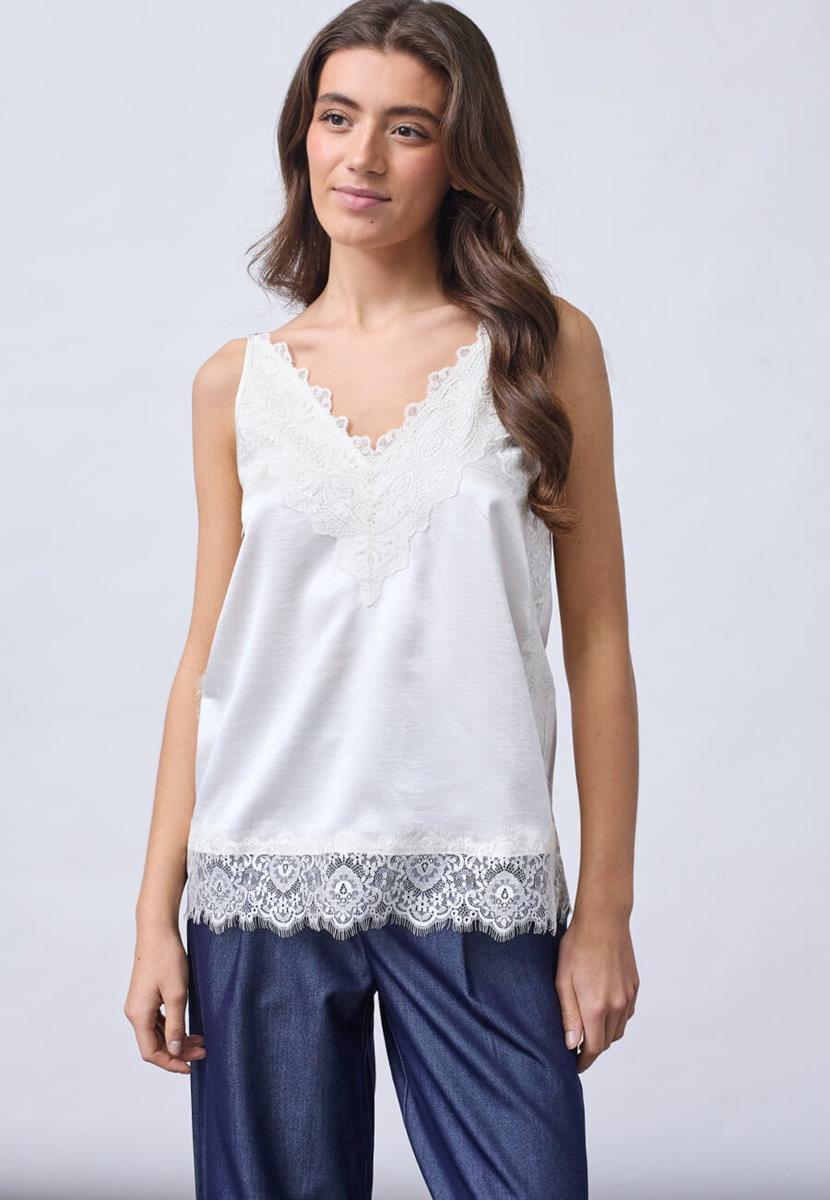 Sisters Point Top Valerie Off-White 1