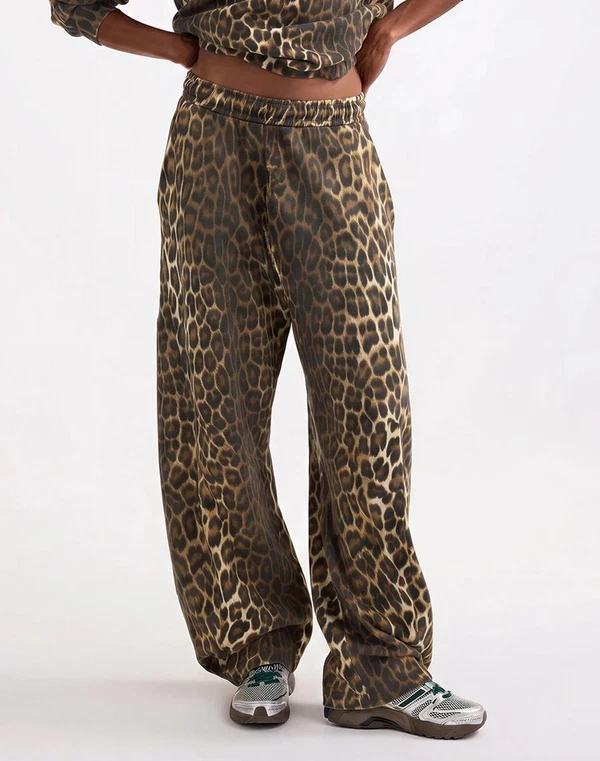 Stieglitz Trackpants Sabrina Bruin 1