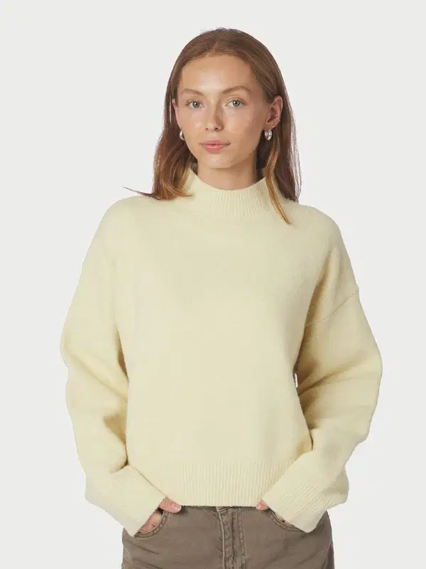 Neo Noir Trui Paulina Geel  1